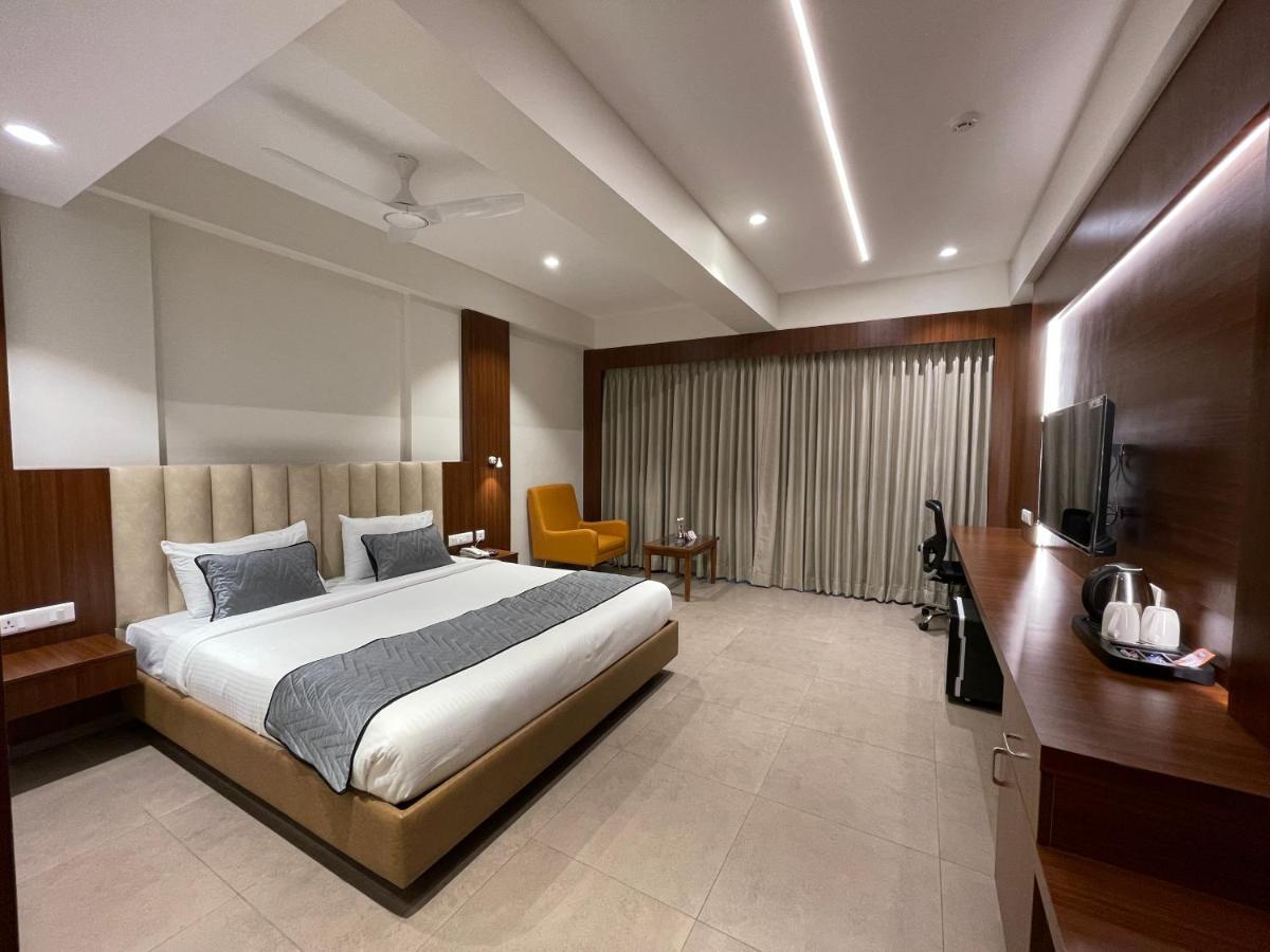 Jubilee Park Hotel Hyderabad Exterior photo